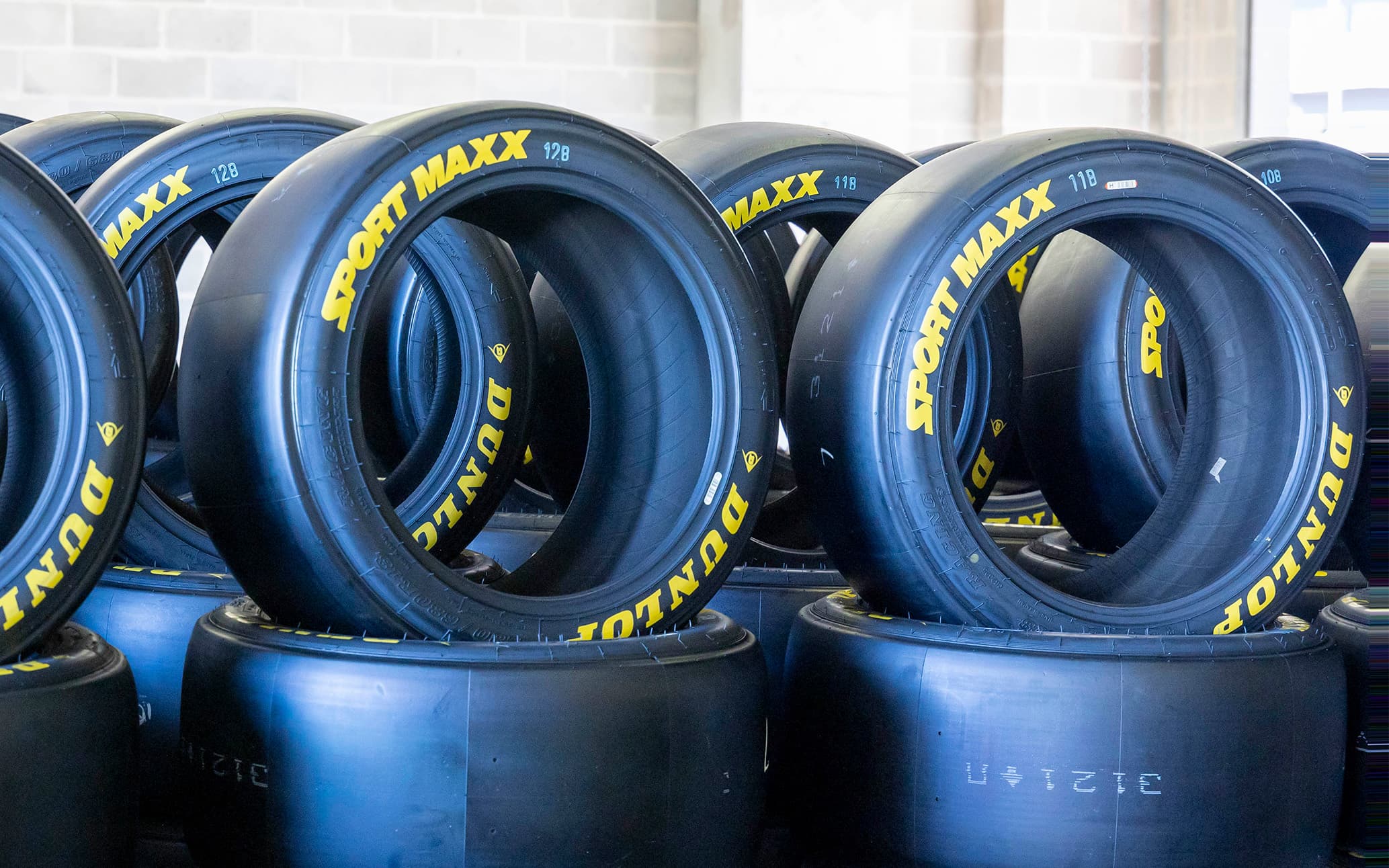 Dunlop Tyres-EV01-24-MH1 1464