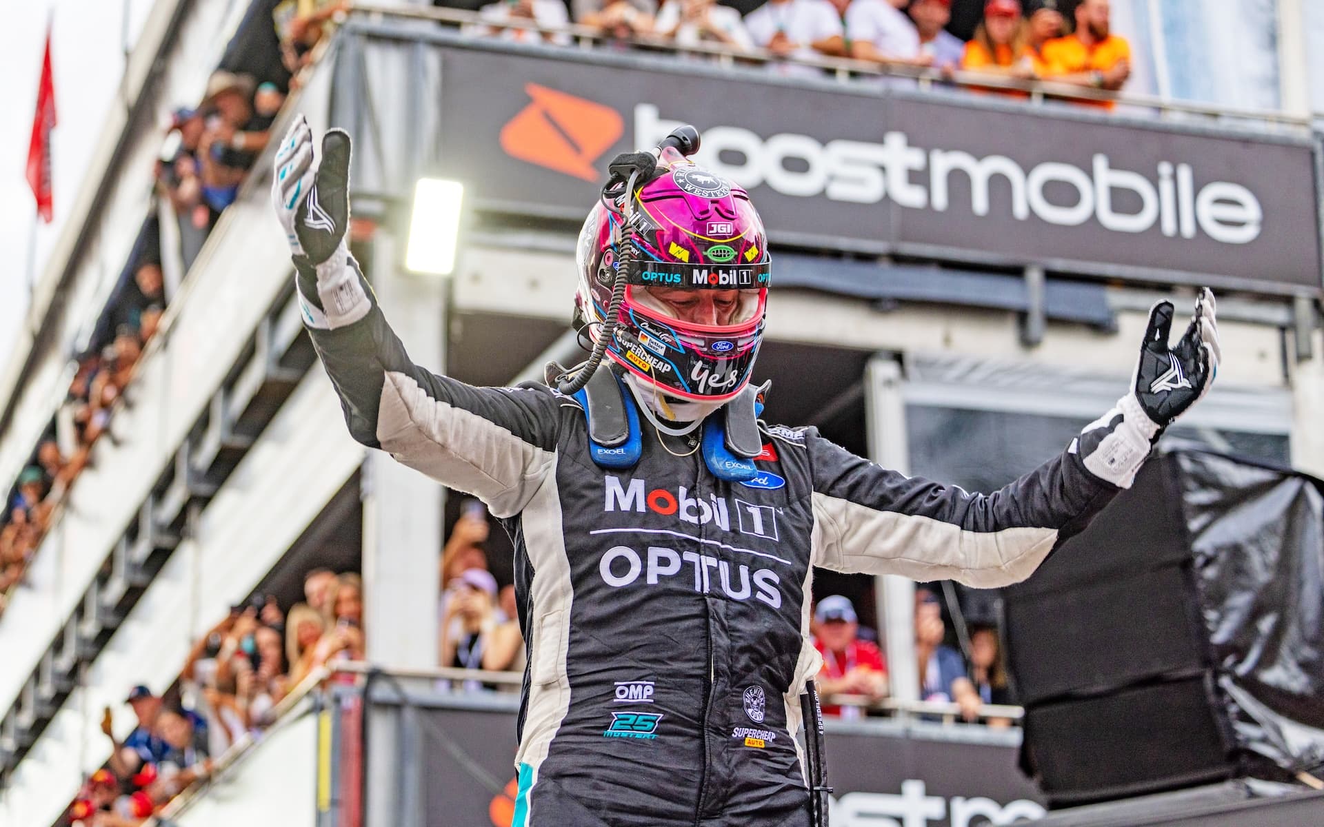 mostert Podium Race28-EV-11-25-KB1 0587