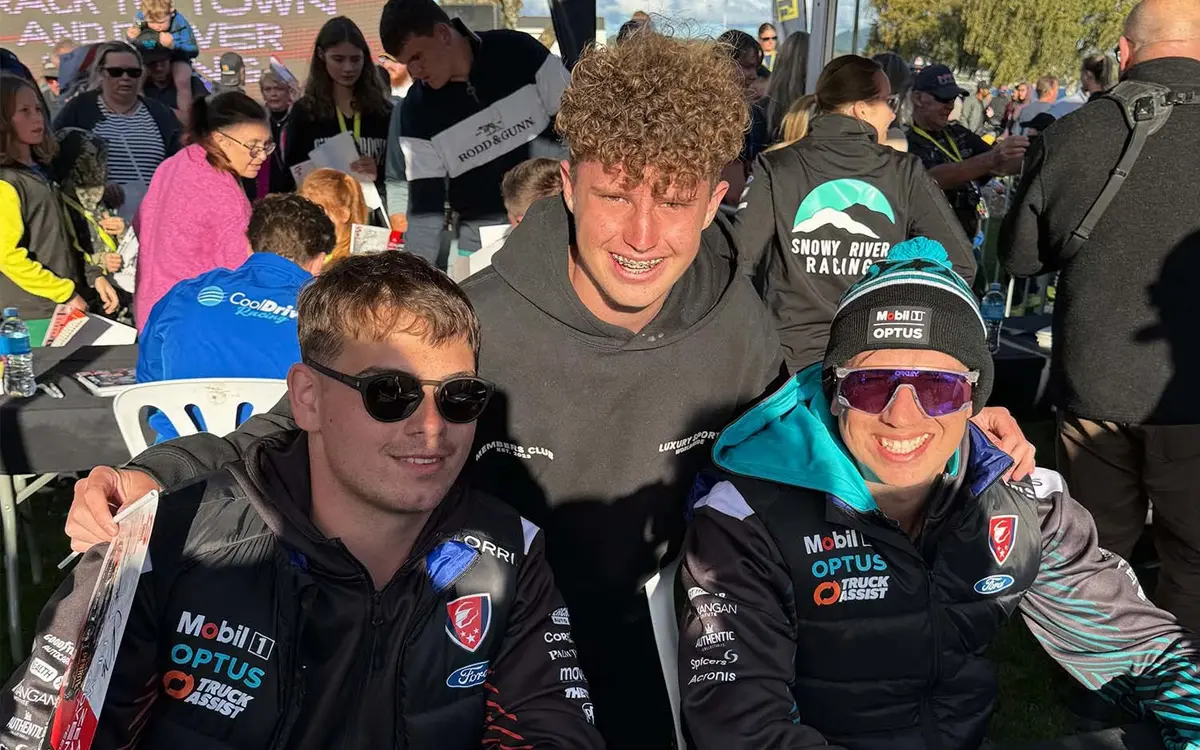 TAUPO-SIGNING-SESSION