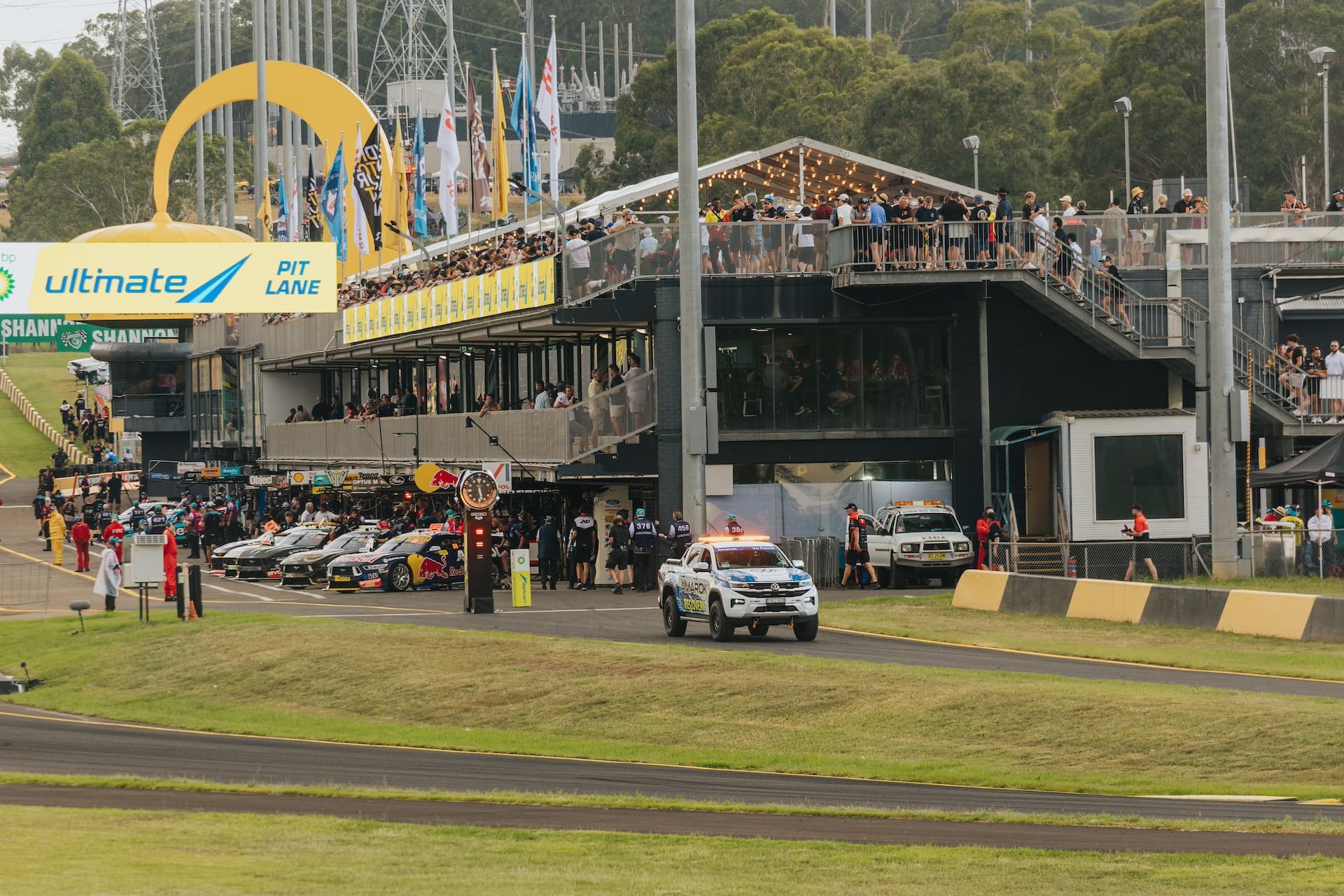 Amarok-Recovery-SuperCars-StudioAHWA SamVenn-BODY IMAGE