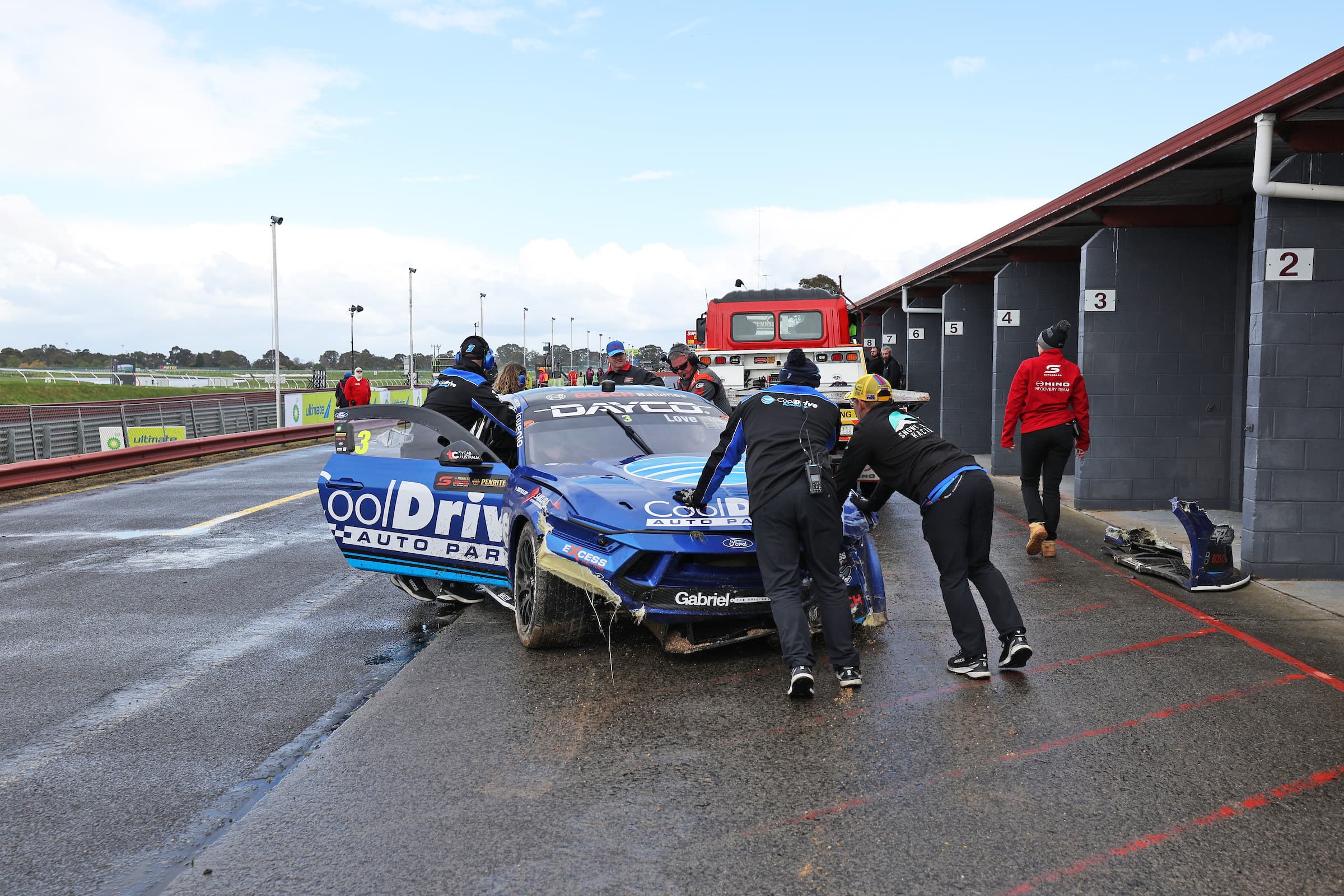 love sandown crash 2024 qualifying KB2 0329