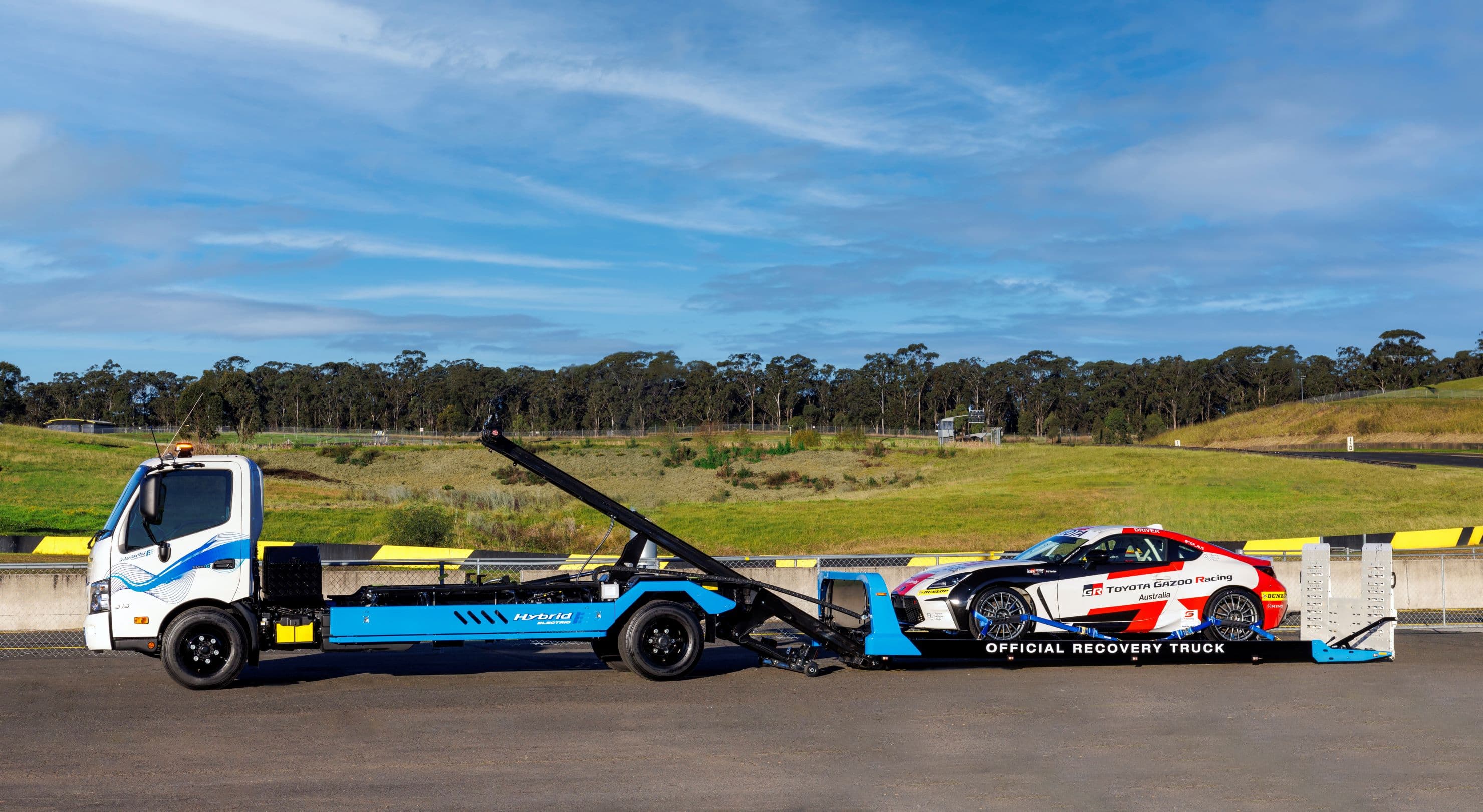 HINO40583 24 -Hybrid Tilt Tray - Sydney Motorsport Park 17