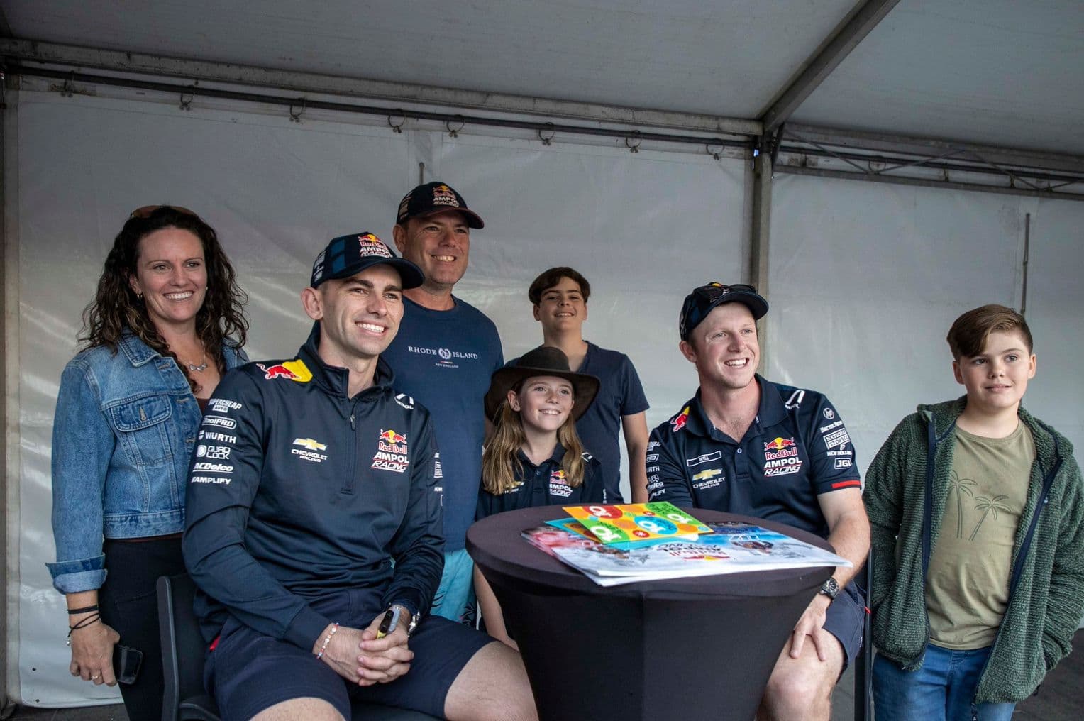 Super Signing Session (Featured)