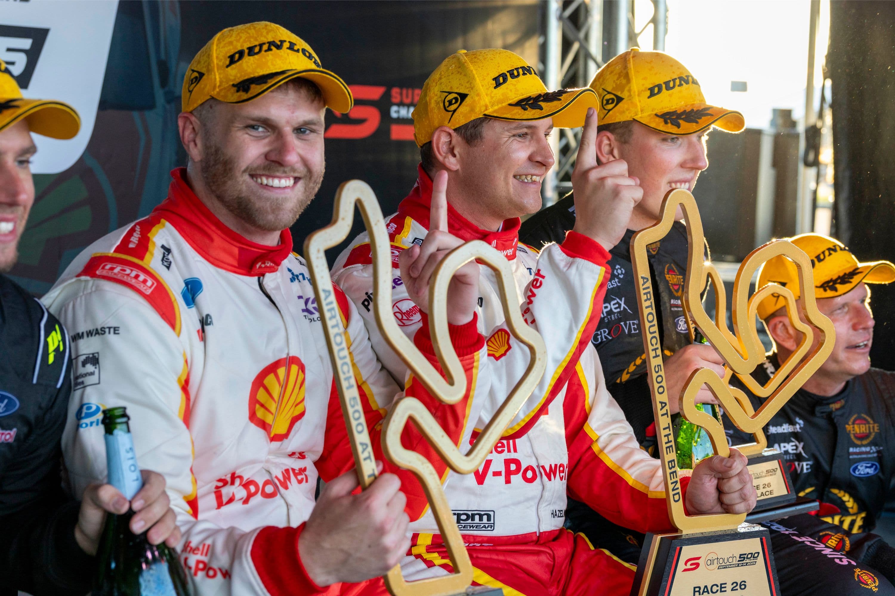 Kostecki Hazelwood podium The Bend 2025