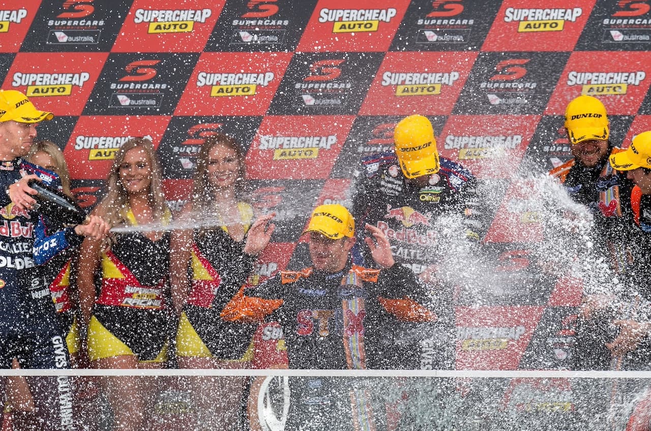 2016 bathurst will davison celebration