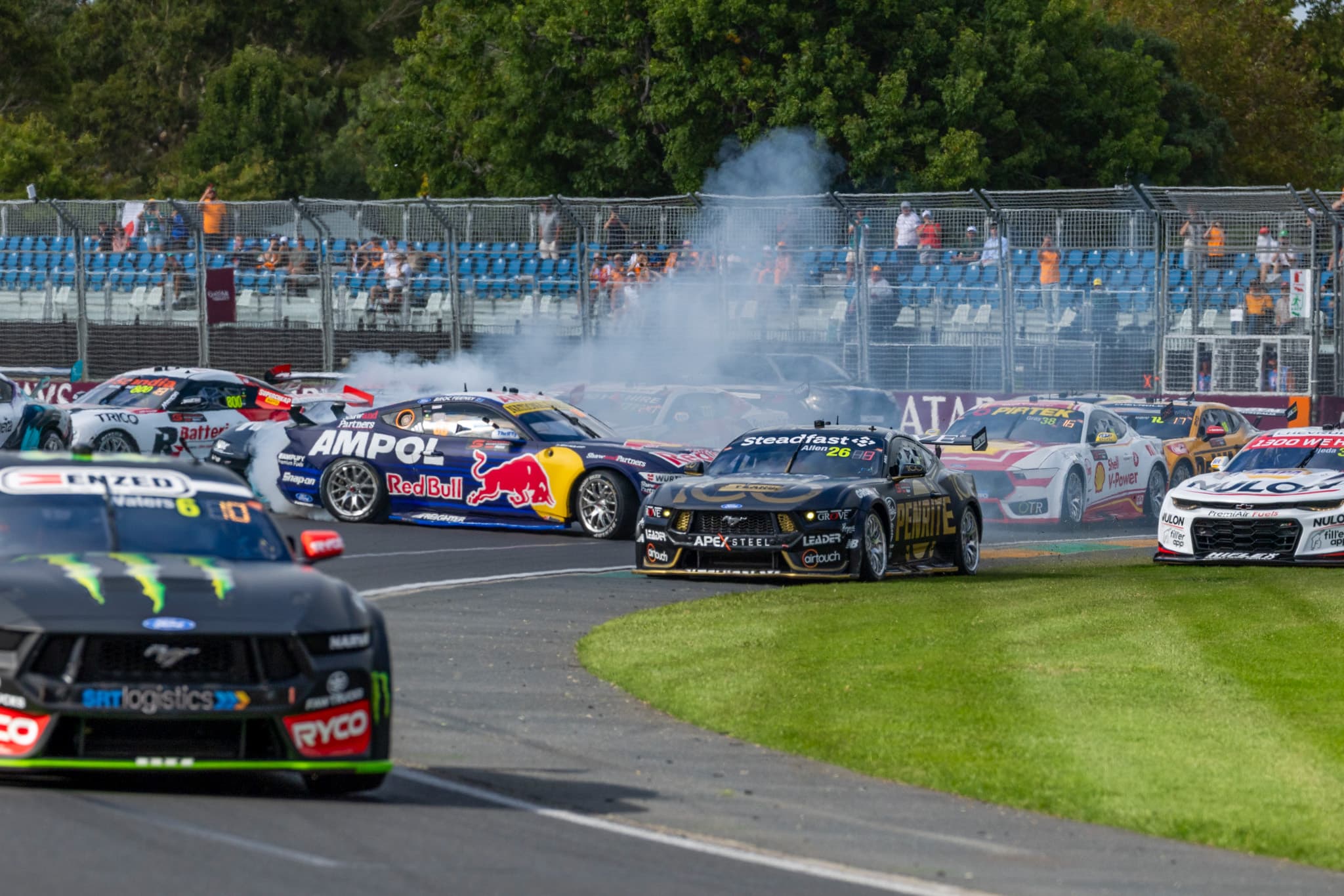 Race-07-Crash-EV02-26-MH7 1633-2