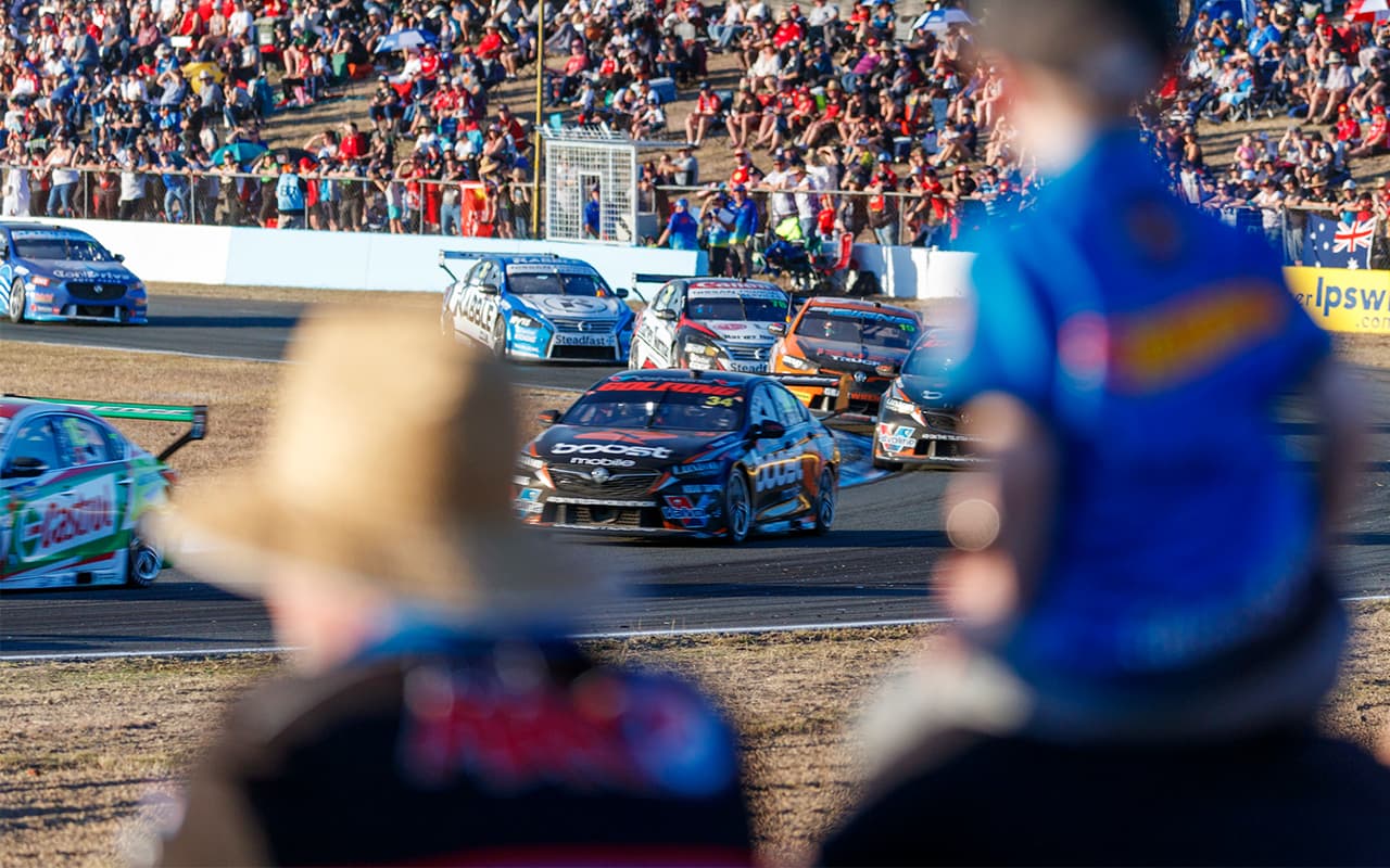 Race-19-Action-EV09-19-MH1 0870