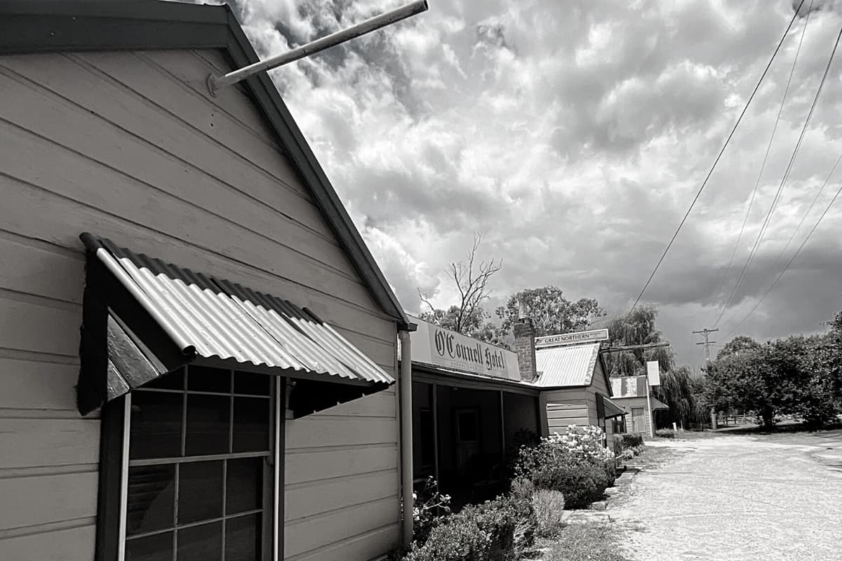 B1000-Trails-O-Connell-Hotel