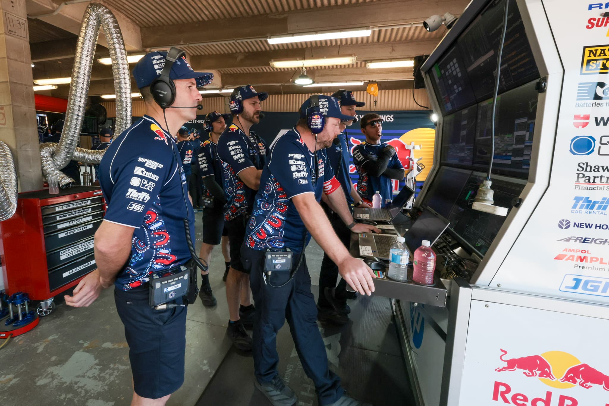 whincup ev06-26 MH6 3671-2