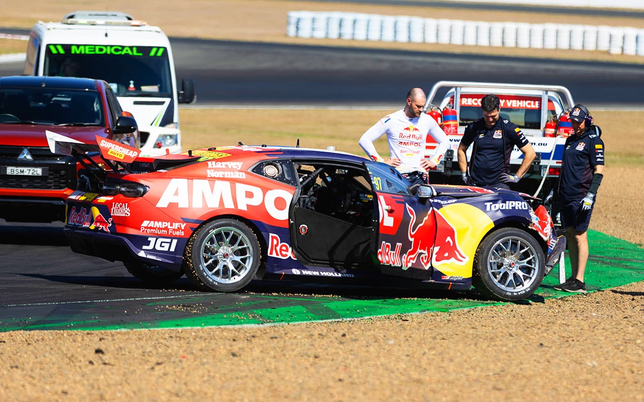 van gisbergen crash matthew paul 6