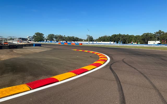 Strategy Guide: The possible race strategies for Darwin | Supercars