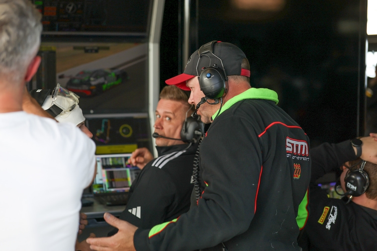 Ryan Randle Mostert and Ojeda collide, Ryan frustrated over bizarre 12 Hour crash ...