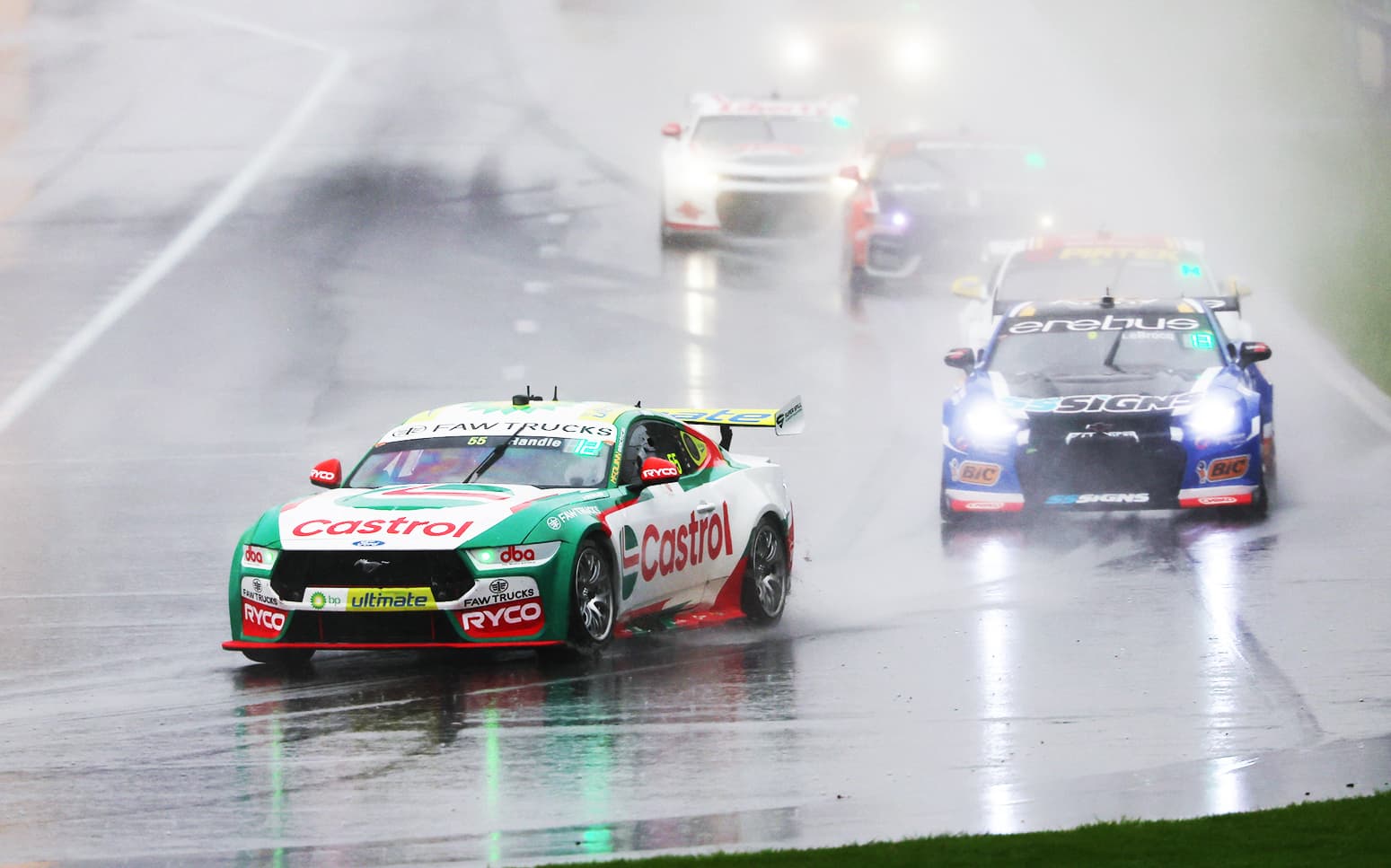 Officials right to red flag AGP finale, say drivers | Supercars